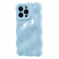 Capa TPU para iPhone 13 Pro com rebordo ondulado Candy Bubbles - Azul bebé